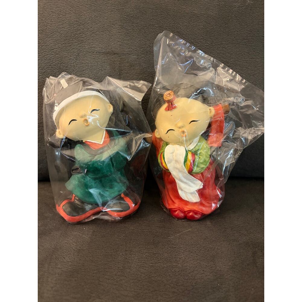 Cute craft dolls (groom and bride) clothed in traditional Korean 6” ceramic-NOS